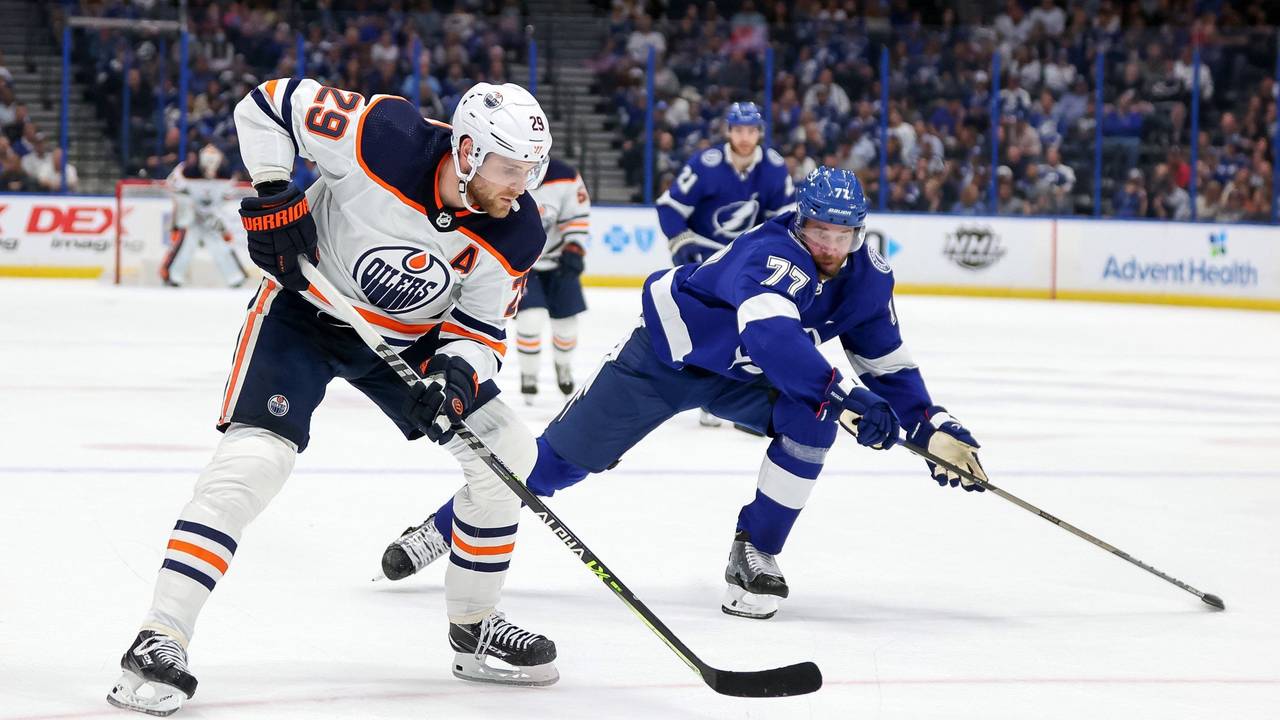 Eishockey-Profi Leon Draisaitl in Aktion.