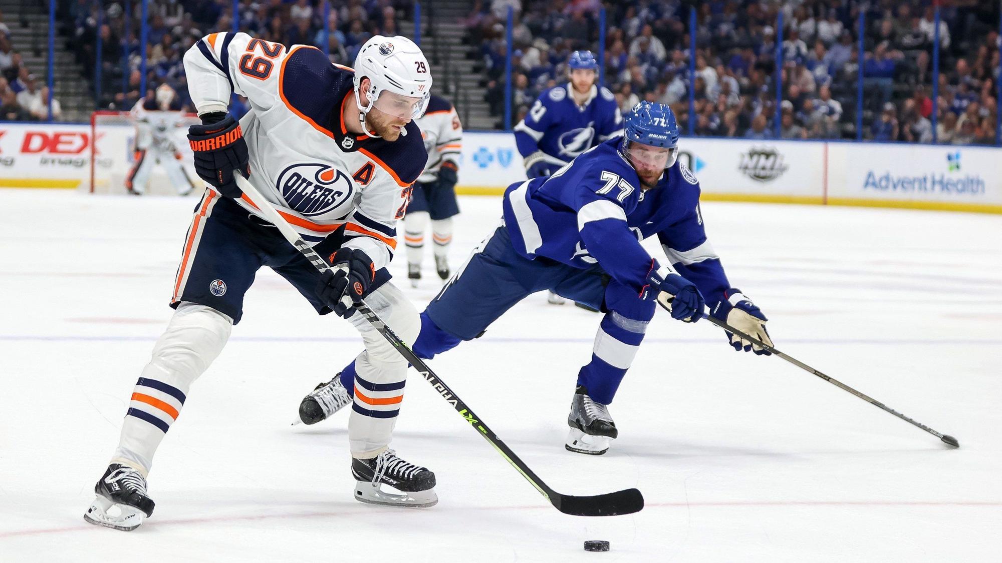 Eishockey-Profi Leon Draisaitl in Aktion.