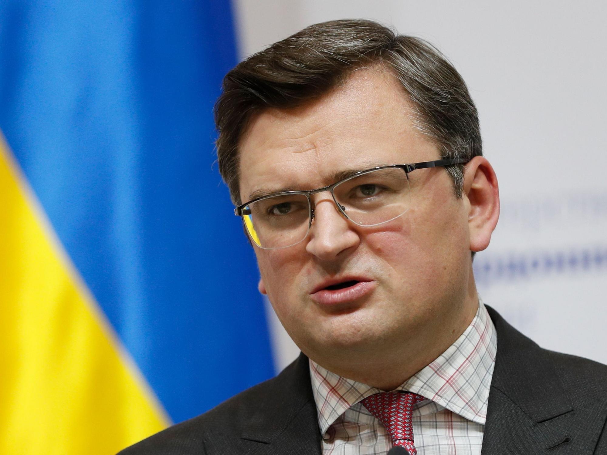 Dmytro Kuleba, Außenminister der Ukraine, spricht zu den Medien während einer Pressekonferenz.