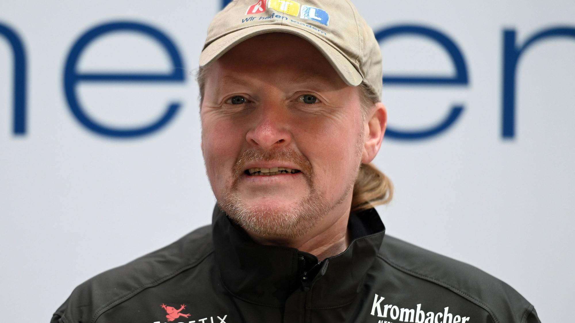 Der Extremsportler Joey Kelly gibt eine Pressekonferenz.