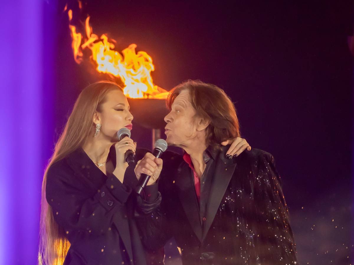Schlagersänger Jürgen Drews und seine Tochter Joelina, treten bei der ZDF-Silvestershow «Willkommen 2021» am Brandenburger Tor auf. Deutschlands größte Silvesterparty in Berlin am Brandenburger Tor ist dieses Jahr Corona-bedingt abgesagt.
