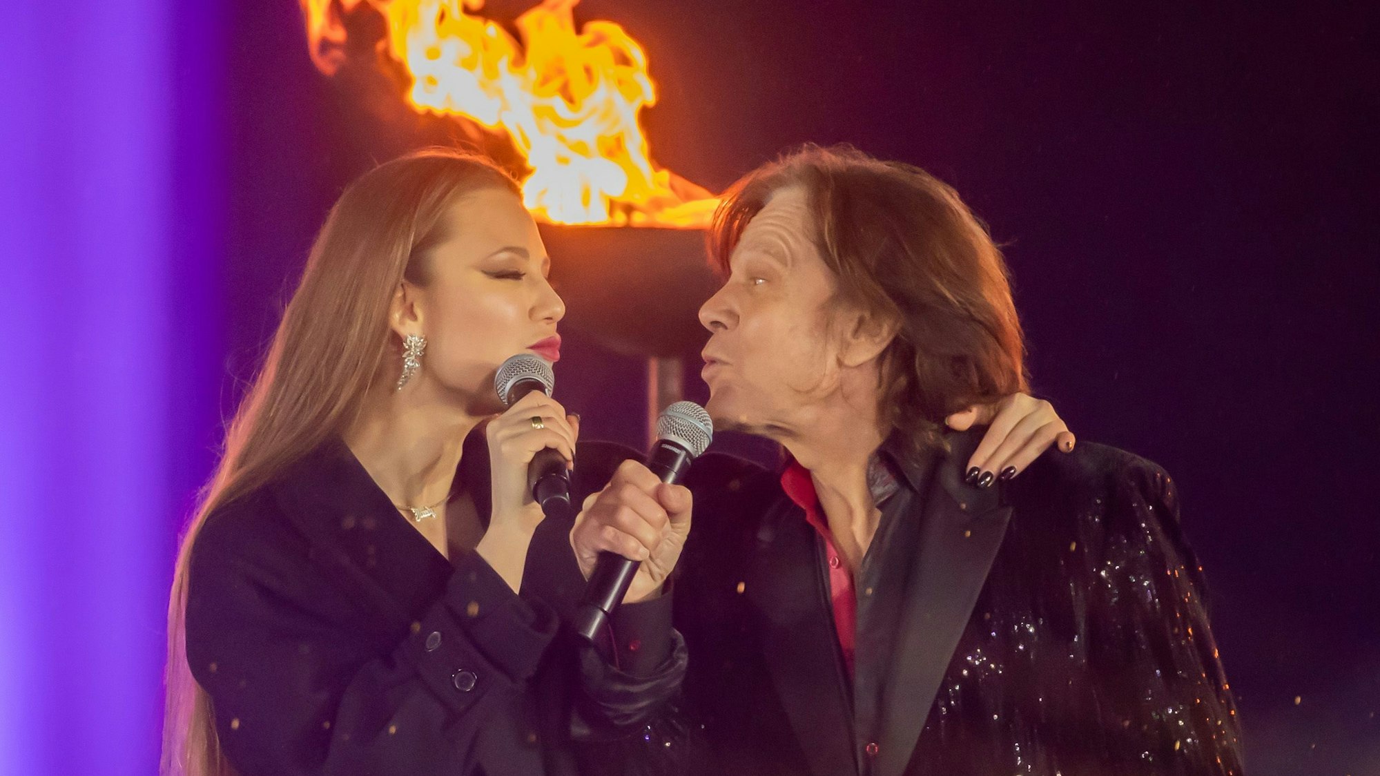 Schlagersänger Jürgen Drews und seine Tochter Joelina, treten bei der ZDF-Silvestershow «Willkommen 2021» am Brandenburger Tor auf. Deutschlands größte Silvesterparty in Berlin am Brandenburger Tor ist dieses Jahr Corona-bedingt abgesagt.