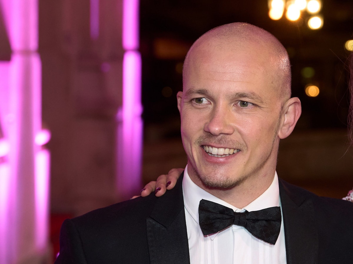 Der ehemalige Kunstturner Fabian Hambüchen geht über den roten Teppich des 39. Deutschen SportpresseBalls in der Alten Oper.