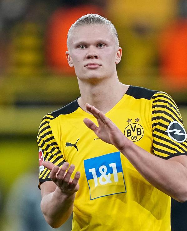Dortmunds Erling Haaland applaudiert.