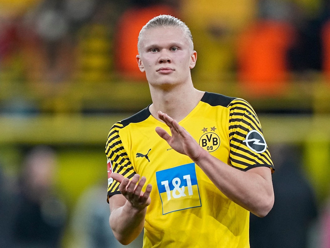 Dortmunds Erling Haaland applaudiert.