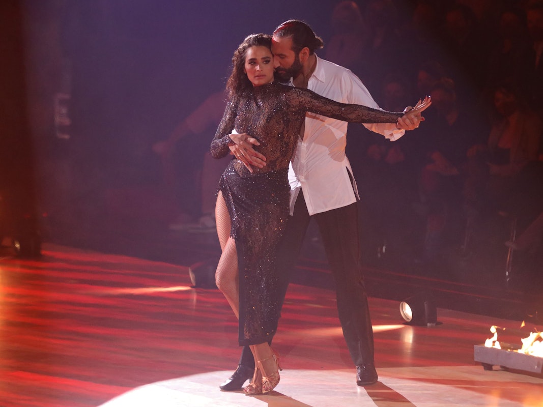 So nah wie bei ihrer Rumba am 11. März kommen sich Amira Pocher und „Let’s Dance“-Profi Massimo Sinató selten.