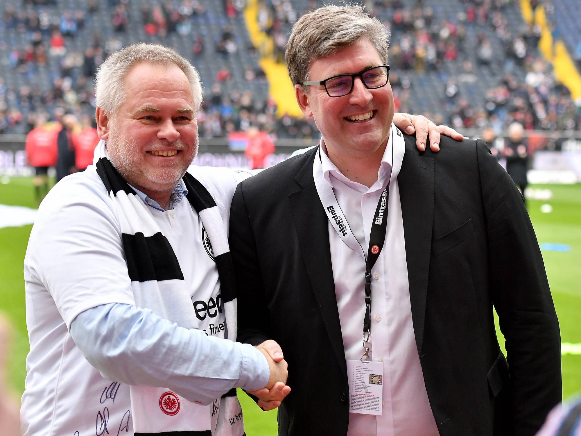 Sponsor Eugene Kaspersky zu Besuch bei Eintracht Frankfurts Axel Hellmann.