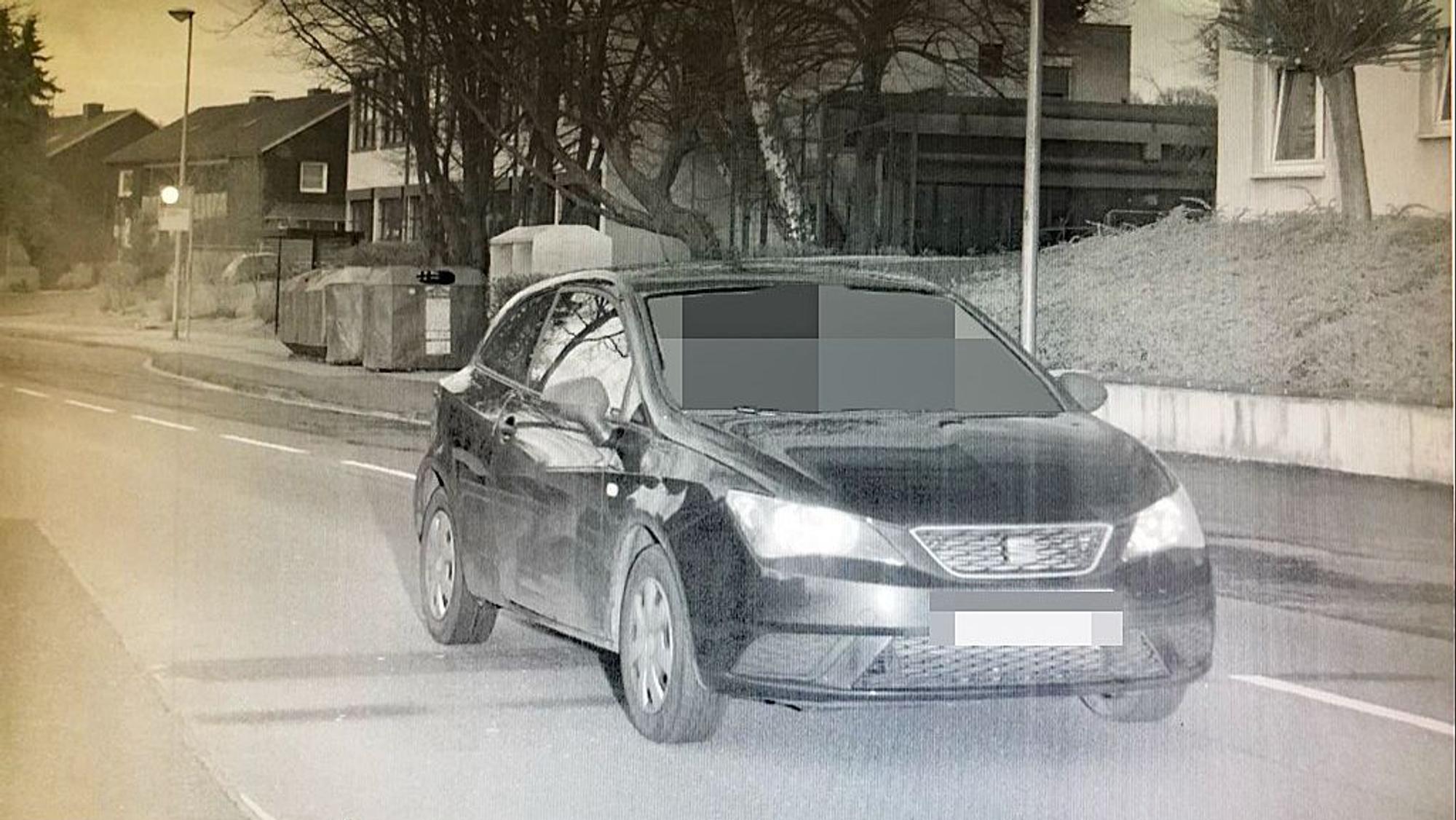 Das Blitzer-Foto von dem zu schnell gefahrenen Seats.