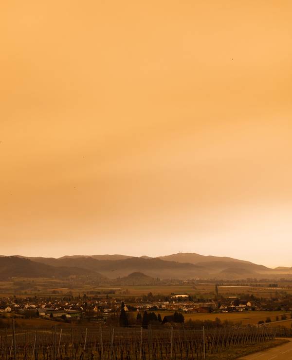 Blutregen: Durch entsprechende Windverhältnisse wurden in den letzten Tagen große Mengen Saharastaub nach Europa geweht. Der Regen hat diesen aus der Luft gewaschen. Unser Bild zeigt den Saharastaub in Baden-Württemberg am 15. März 2022.