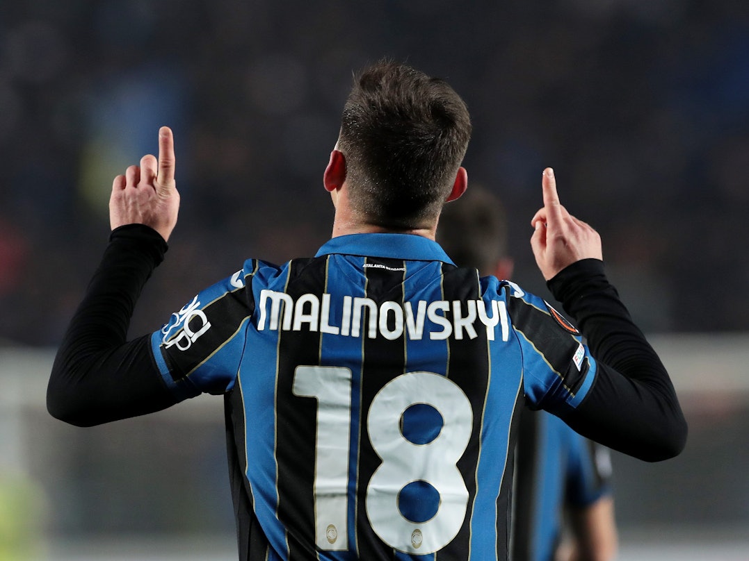 Ruslan Malinovskyis Rücken ist zu sehen, darauf prangt die Nummer 18 sowie sein Name.