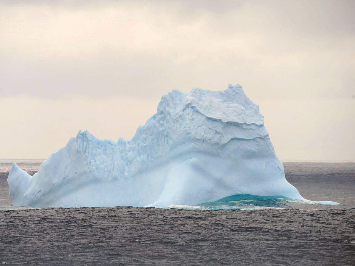 Ein Eisberg schwimmt am 29. Januar 2021 im südlichen Ozean.