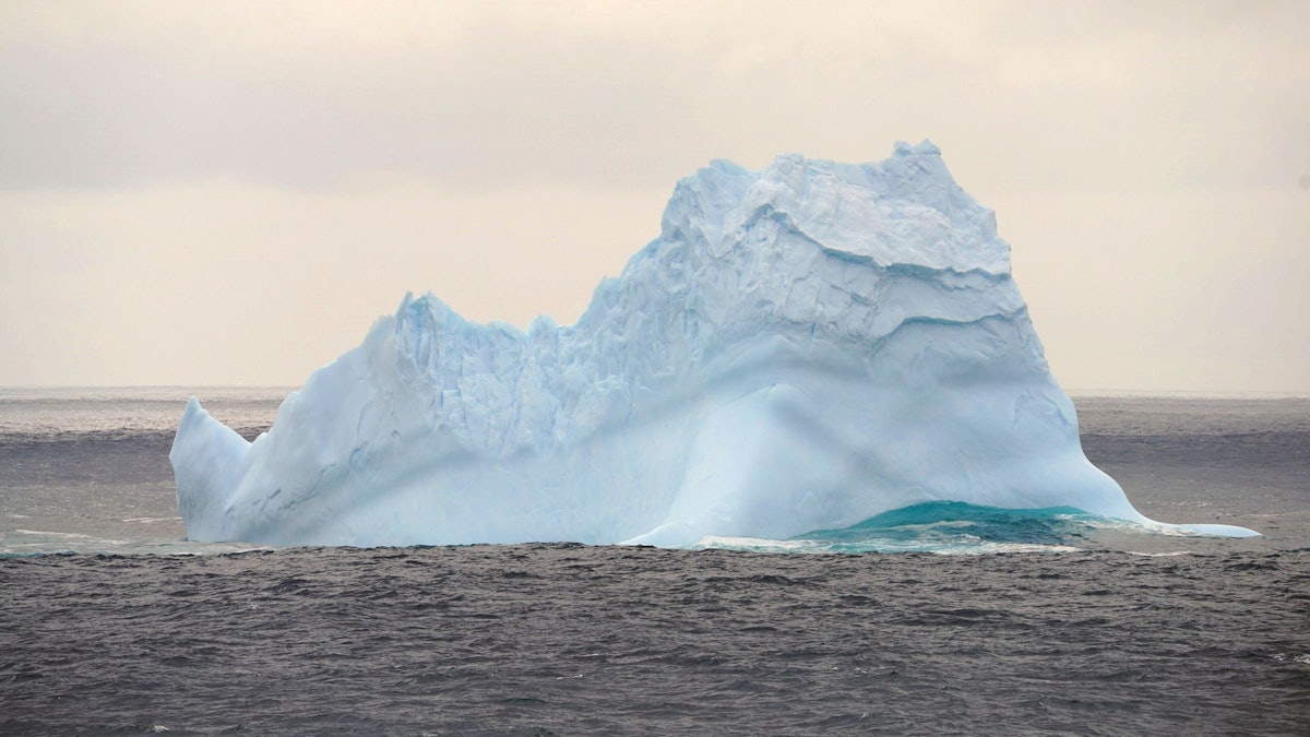 Ein Eisberg schwimmt am 29. Januar 2021 im südlichen Ozean.