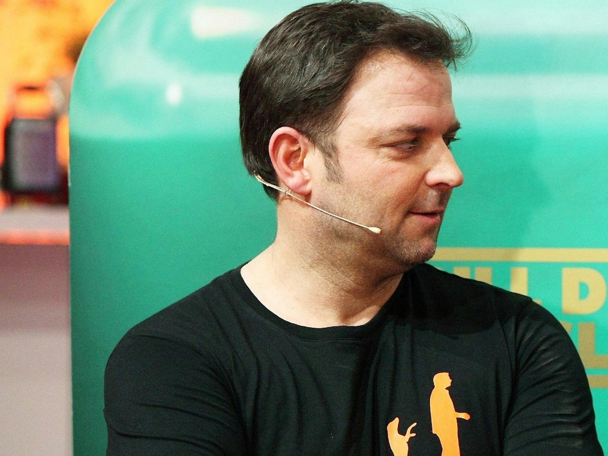 Martin Rütter (hier 2022 bei Grill den Henssler) hat ein Herz für Hunde. In seiner RTL-Sendung Die Unvermittelbaren wurde der Fall eines Bernhardinders vorgestellt, der einen anderen Hund tötete.