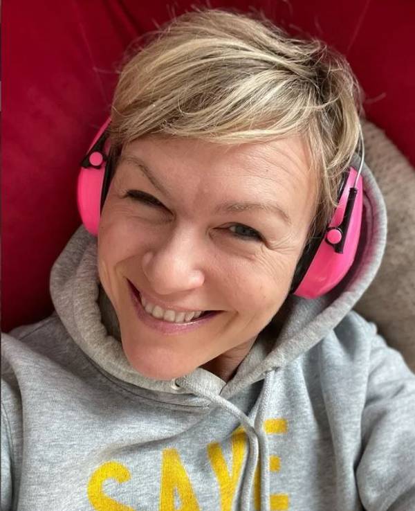 Karen Heinrichs lächelt auf einem Instagram-Selfie.