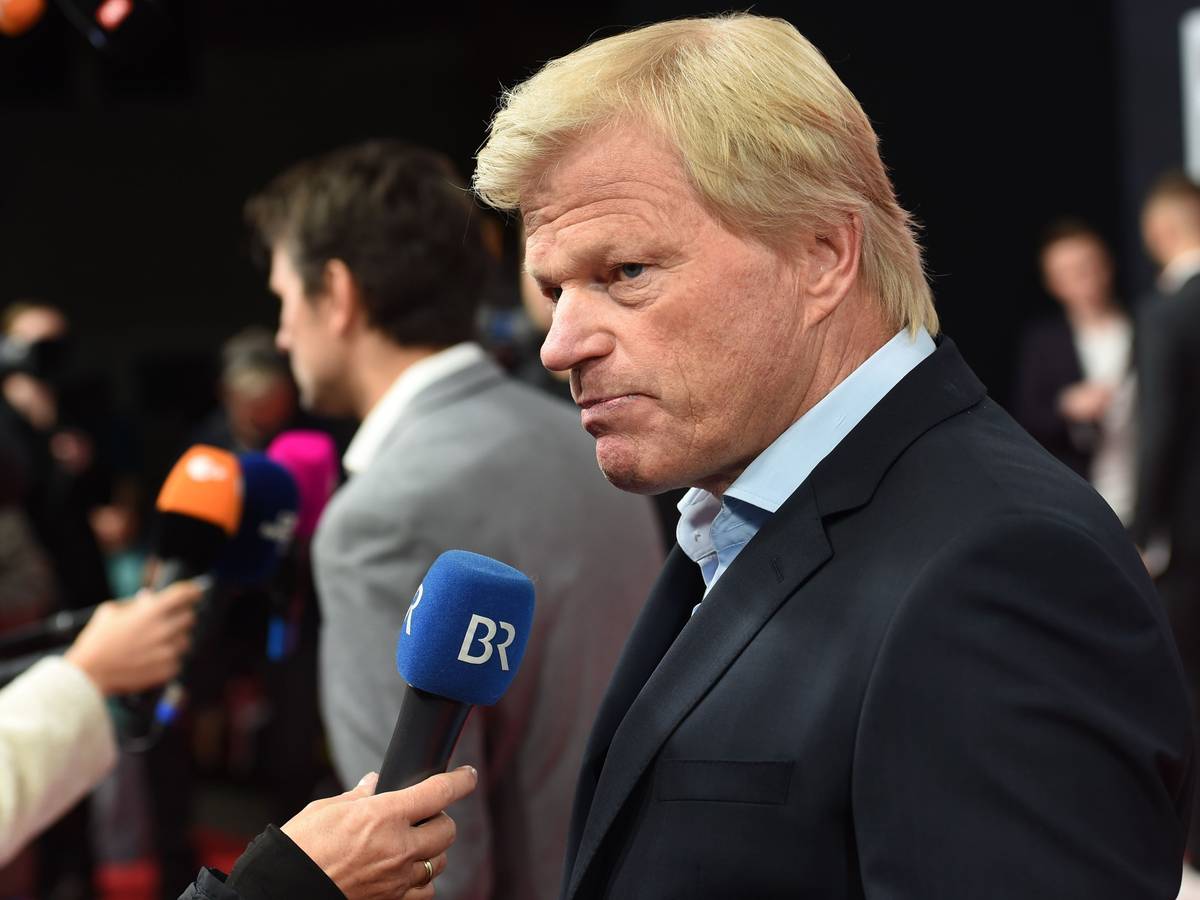 Oliver Kahn gibt bei der Premiere der Doku-Serie „FC Bayern - Behind The Legend“ am roten Teppich ein Interview.