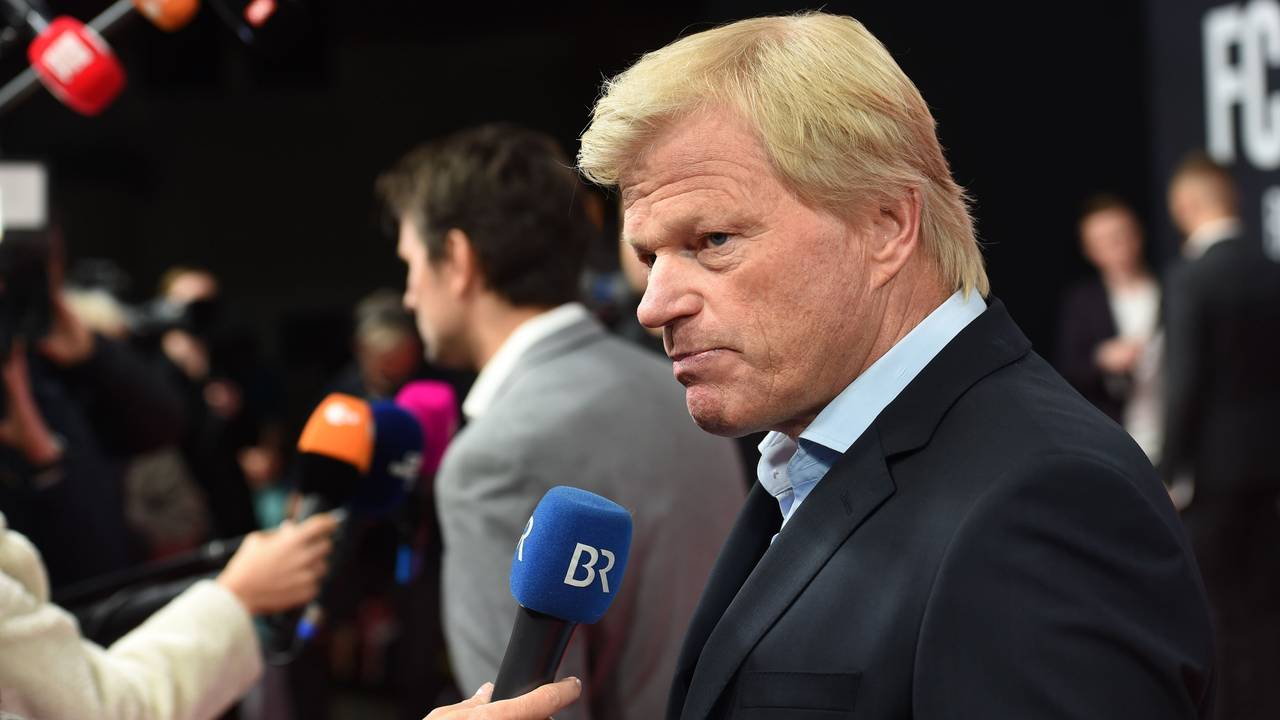 Oliver Kahn gibt bei der Premiere der Doku-Serie „FC Bayern - Behind The Legend“ am roten Teppich ein Interview.