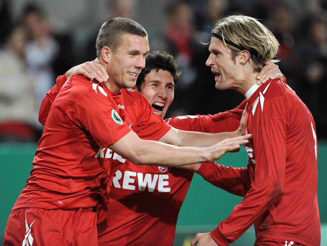Stephan Salger jubelt mit Lukas Podolski und Martin Lanig.
