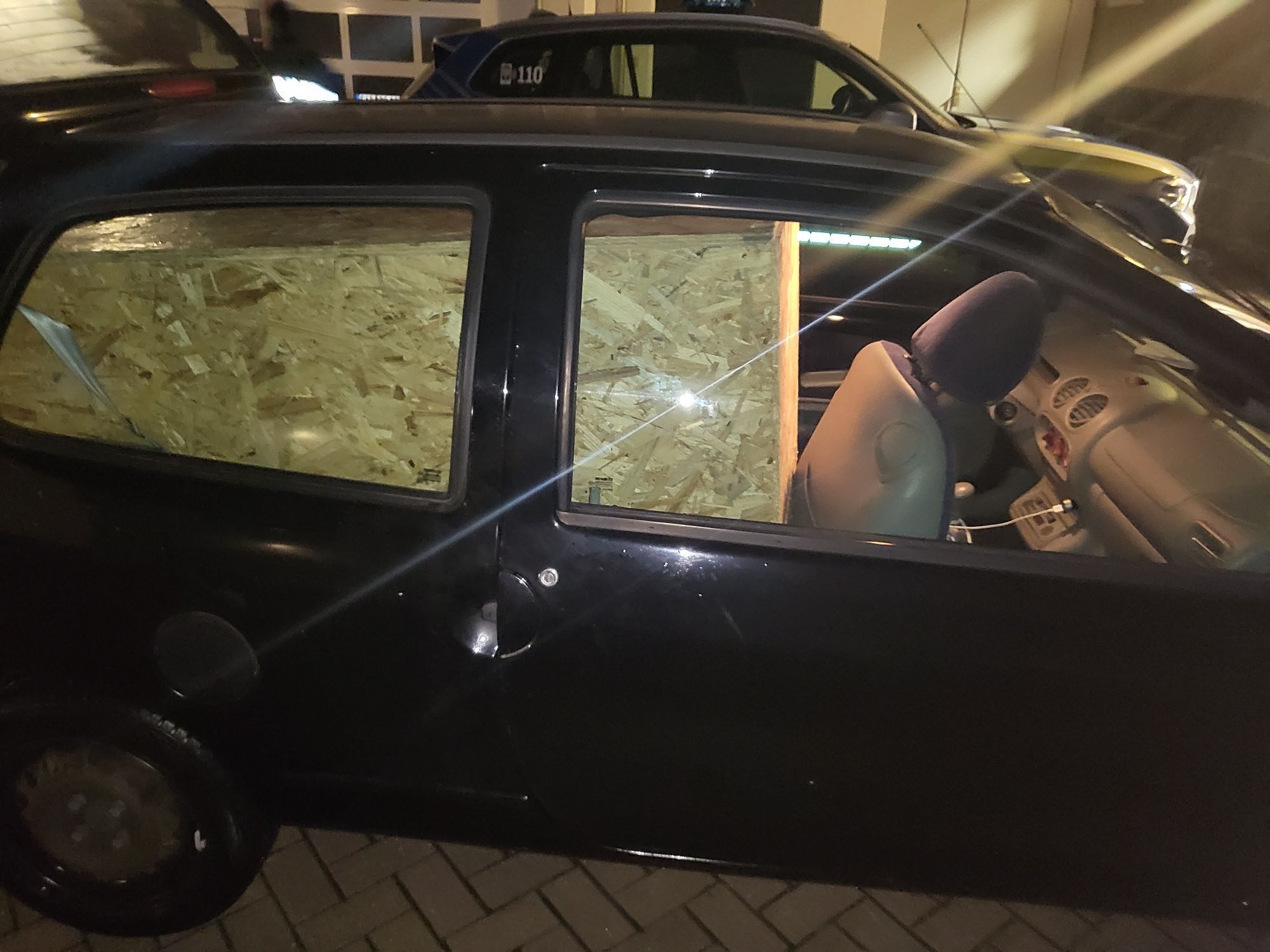 Eine auffällig große Kiste zog die Aufmerksamkeit der Polizei auf sich.