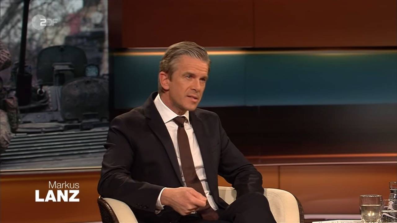 Markus Lanz sorgte für Verwirrung, als er behauptete, in Deutschland werde derzeit „intensiv“ über eine Kapitulation Selenskyjs diskutiert.
© ZDF