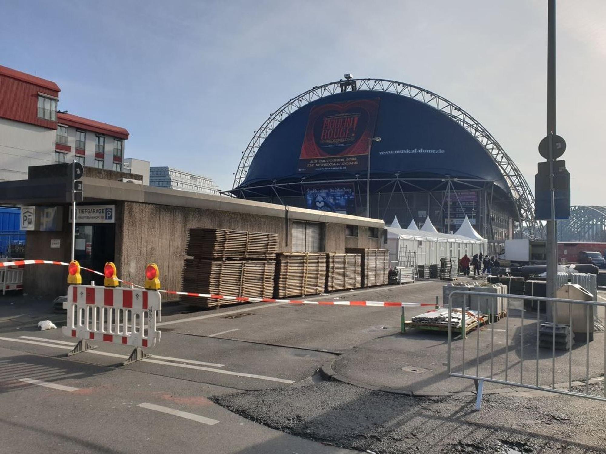 Zeltstadt für Geflüchtete am Breslauer Platz wird erweitert
