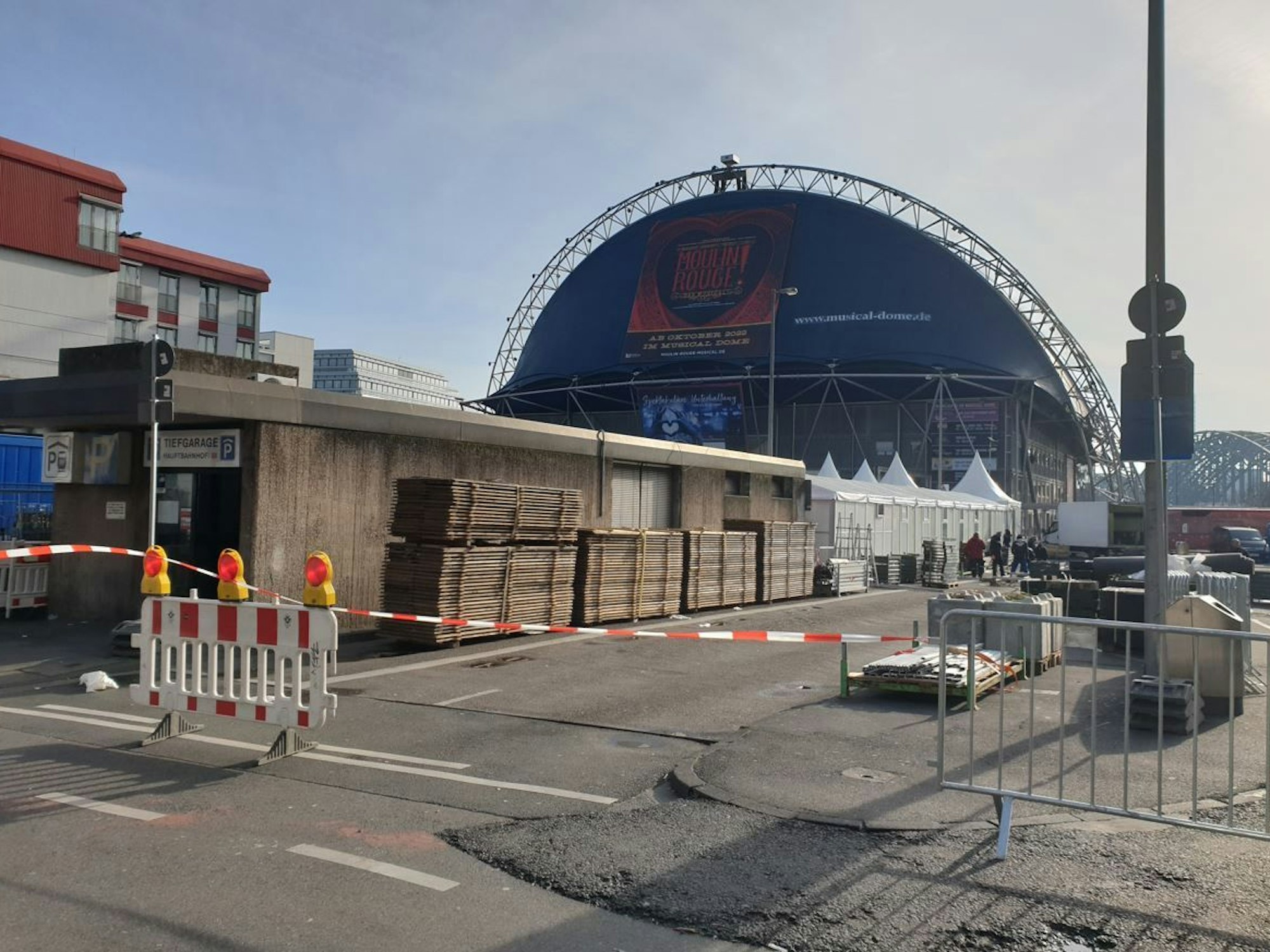 Zeltstadt für Geflüchtete am Breslauer Platz wird erweitert