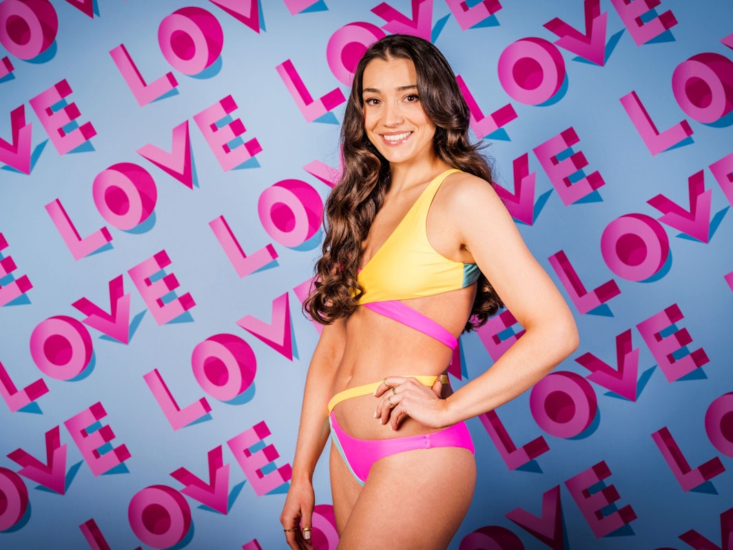 „Love Island“-Teilnehmerin Sandrine ist die Cousine von Freiburg-Kicker Nico Schlotterbeck.