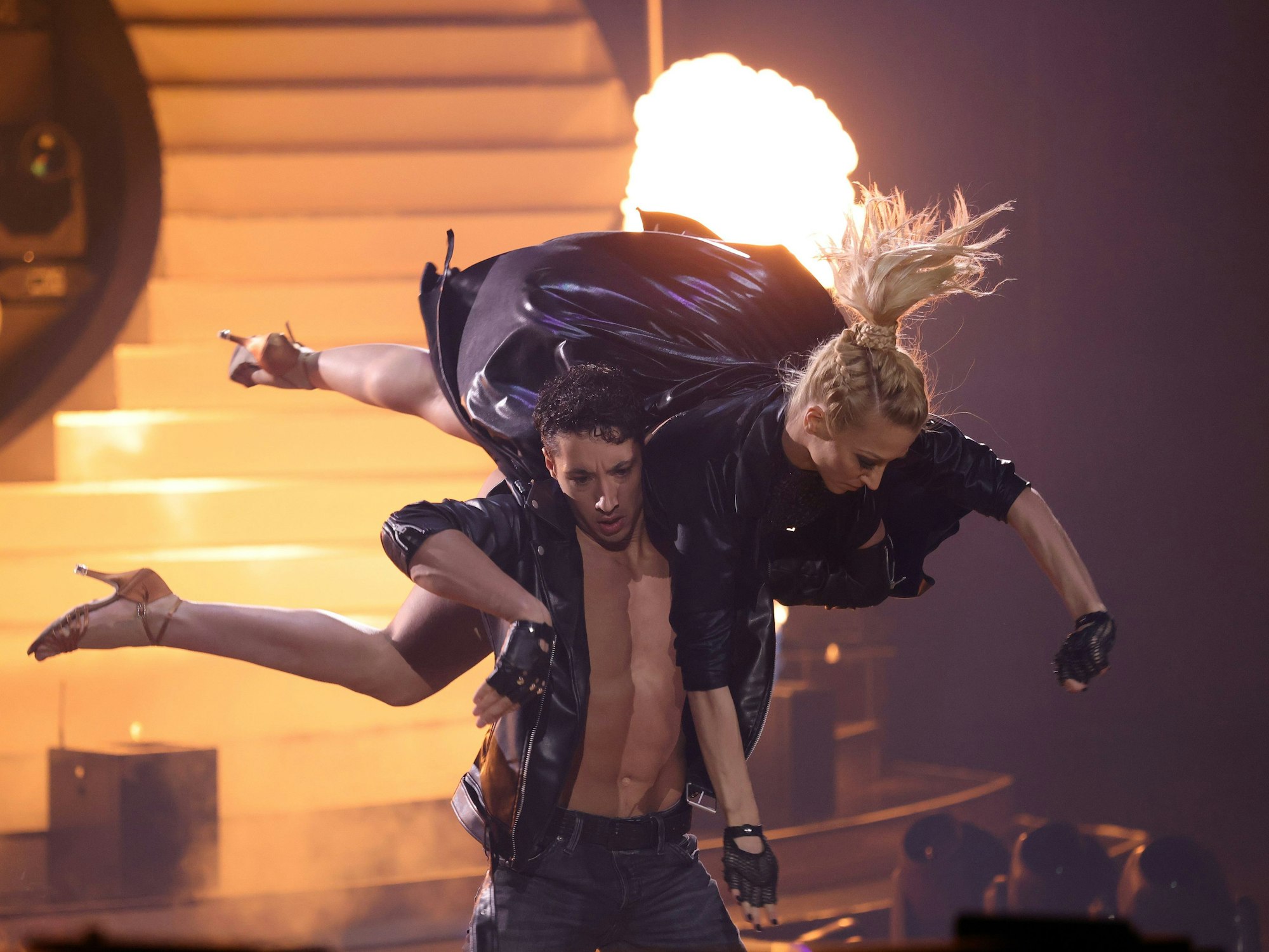 René Casselly und Kathrin Menzinger zeigen bei „Let’s Dance“ spektakuläre Elemente (hier in der Show am 4. März). Im Training kam es jetzt zu einem blutigen Zwischenfall.