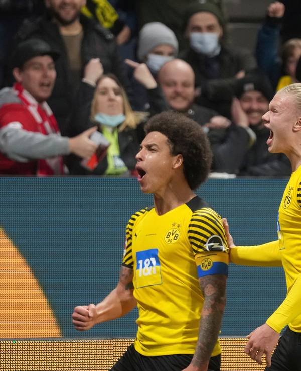 Axel Witsel und Erling Haaland feiern das 1:0 gegen den FSV Mainz 05.