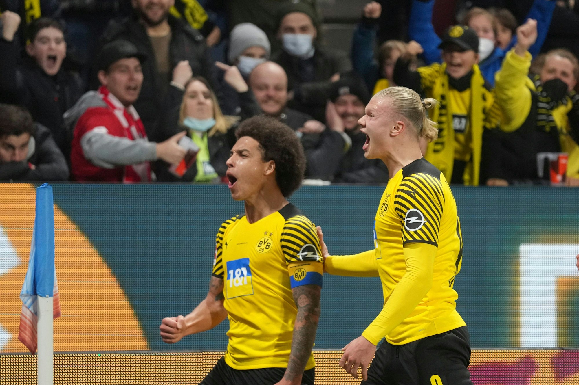 Axel Witsel und Erling Haaland feiern das 1:0 gegen den FSV Mainz 05.