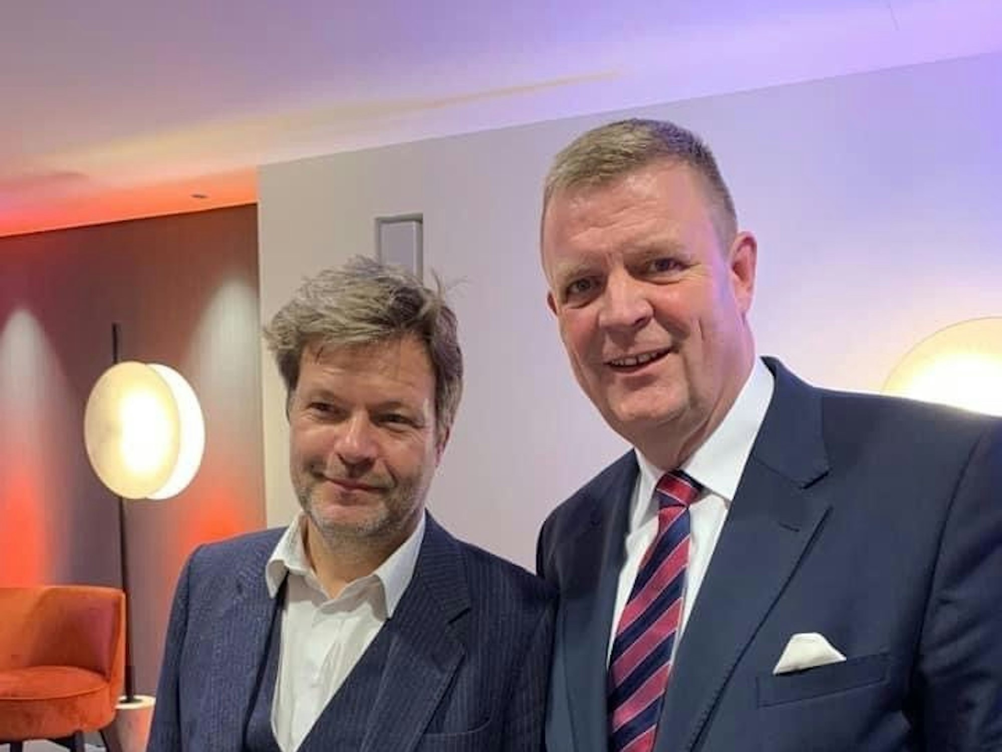 Robert Habeck (l.) mit Marc Erwin Kurtenbach vom Kölner Wirtschaftsclub.