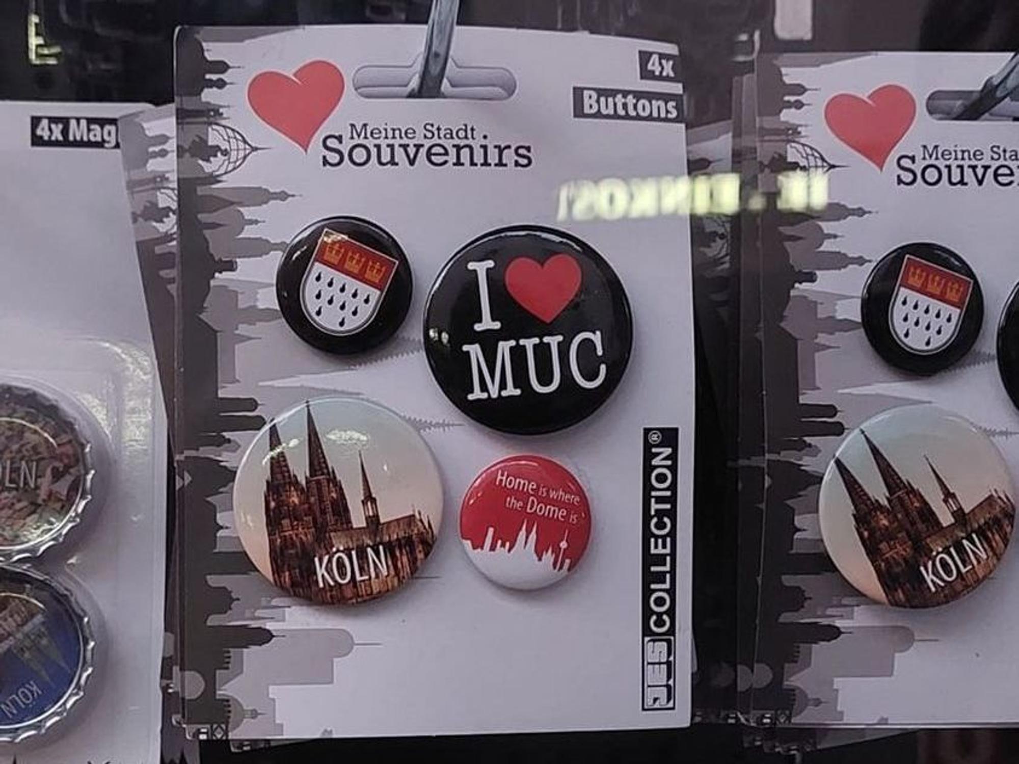Das Foto zeigt den Anstecker „I love MUC“ – das Bild wurde am 16. März 2022 in der Facebook-Gruppe Meine Südstadt gepostet.
