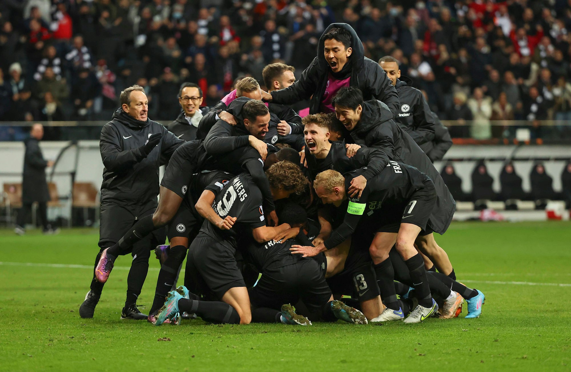 Torjubel zum 1:1 durch Martin Hinteregger Eintracht Frankfurt.