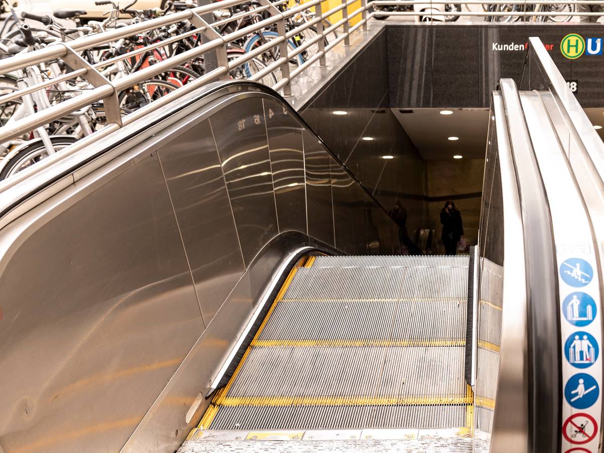 Eine Rolltreppe am Kölner Neumarkt (Foto vom 16. März 2022). Vermehrt werden sie von Taschendieben außer Betrieb gesetzt.