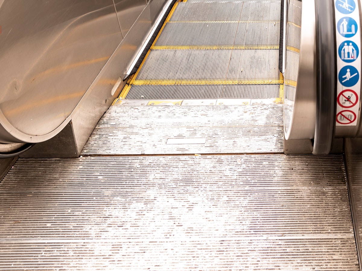 Eine Rolltreppe am Kölner Neumarkt (Foto vom 16. März 2022). Vermehrt werden sie von Taschendieben außer Betrieb gesetzt.