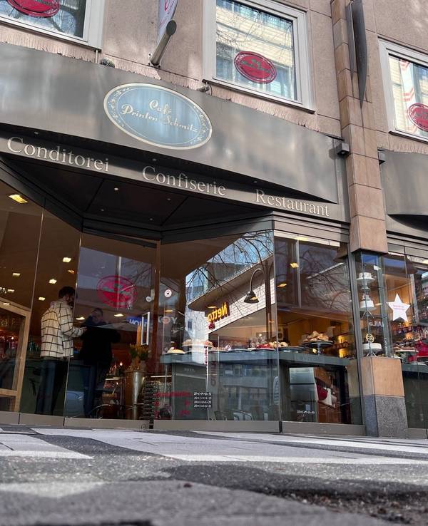 Aussenansicht Cafe Printen Schmitz in der Breite Straße in Köln