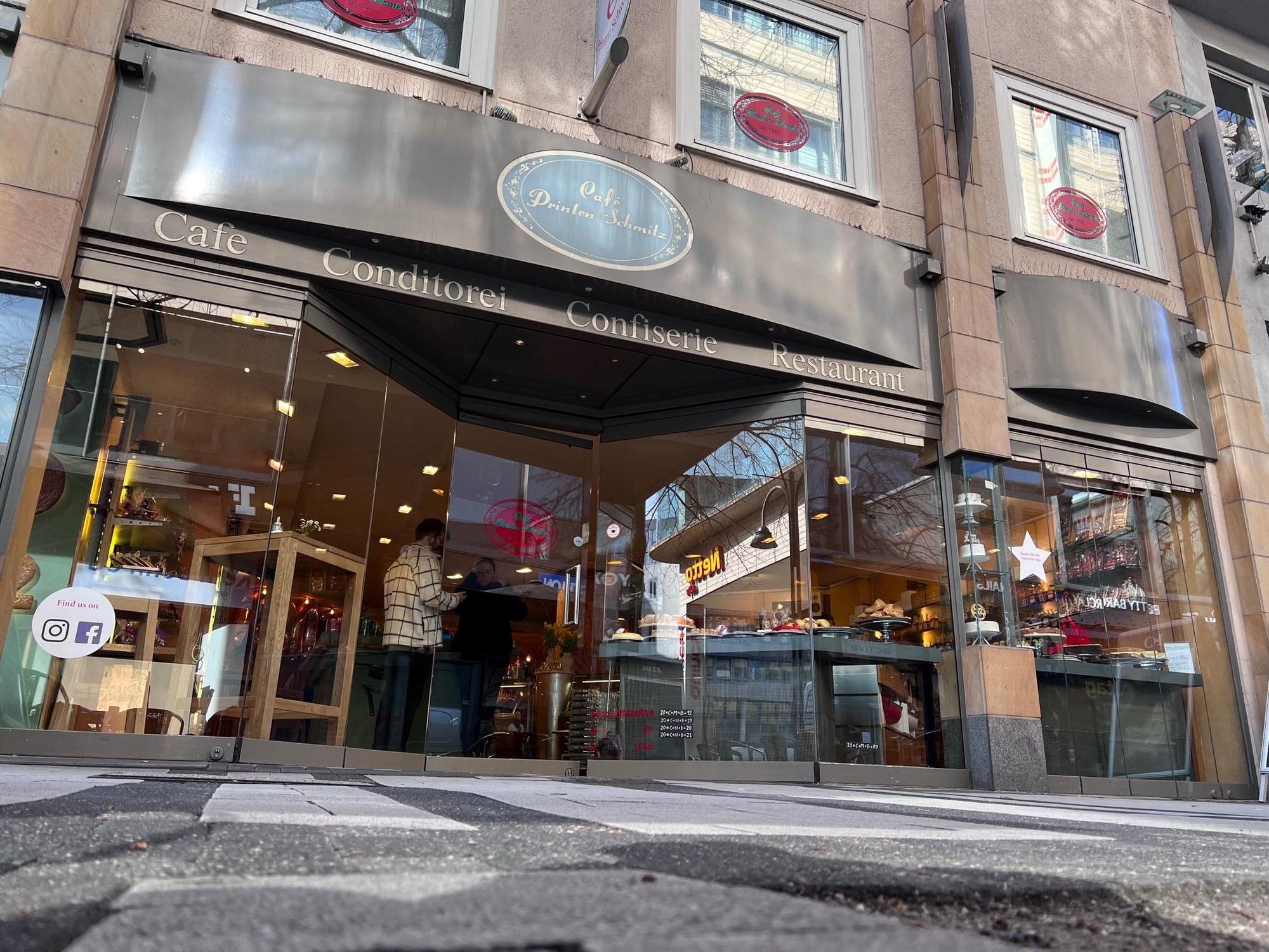 Aussenansicht Cafe Printen Schmitz in der Breite Straße in Köln