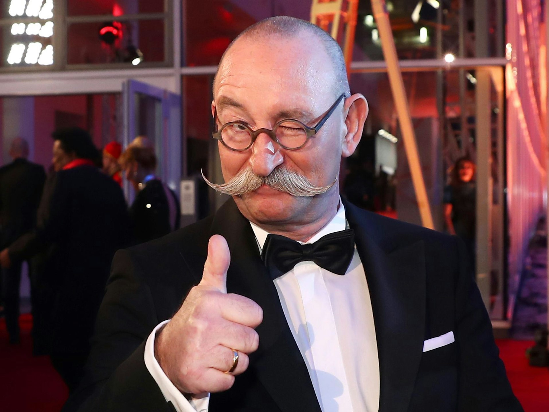 „Bares für Rares“-Moderator Horst Lichter ist auch am Donnerstag (17. März 2022) im ZDF zu sehen. Das Publikum könnte sich aber trotzdem wundern! Das Foto wurde am 4. März 2017 bei der Verleihung der Goldenen Kamera aufgenommen.