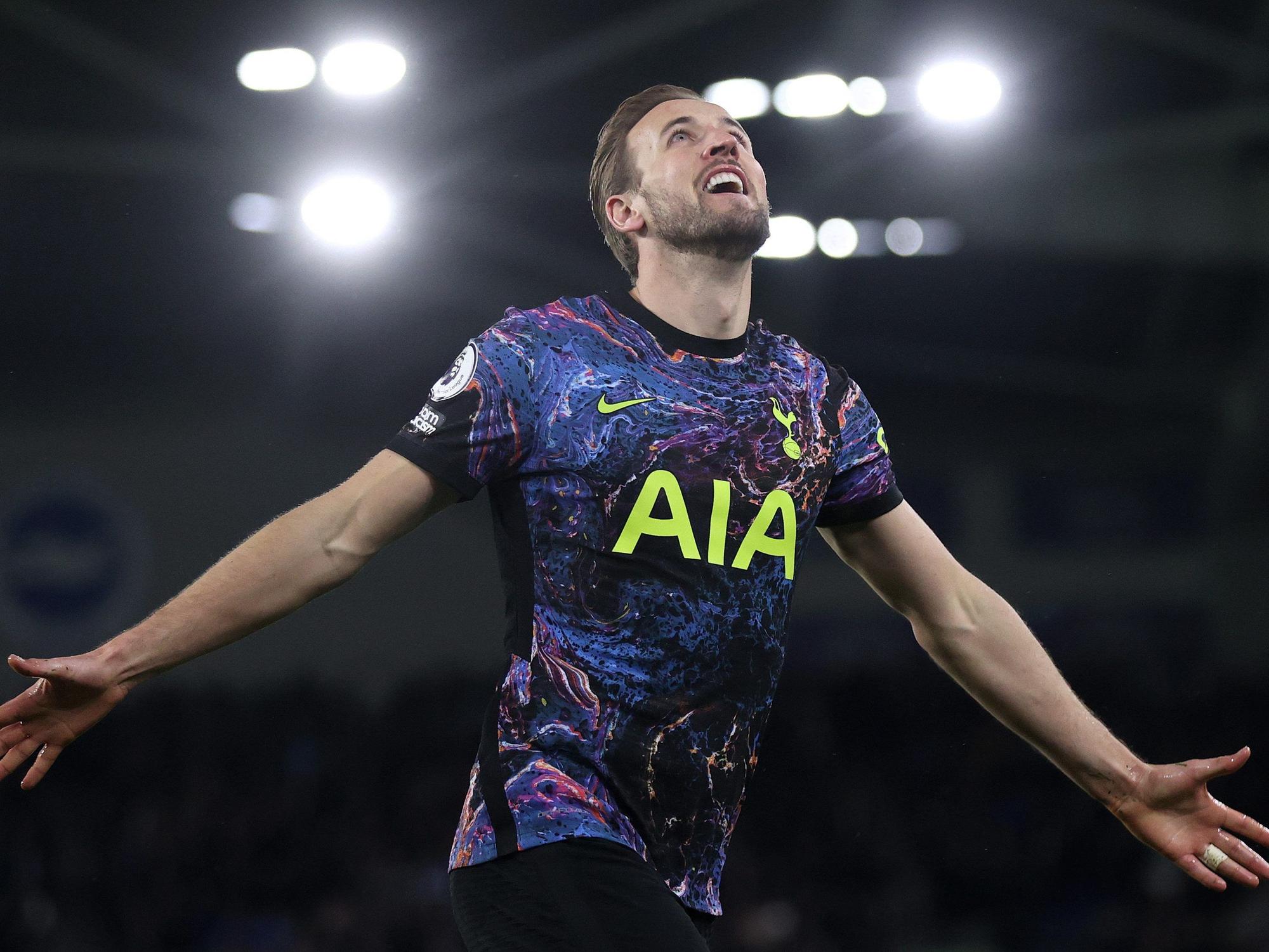 Harry Kane freut sich über sein Rekordtor.