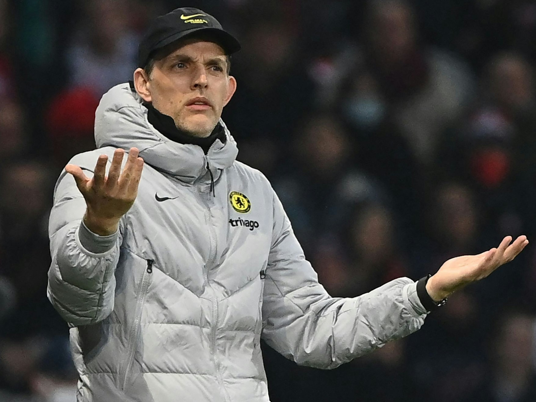 Thomas Tuchel reagiert an der Seitenlinie.