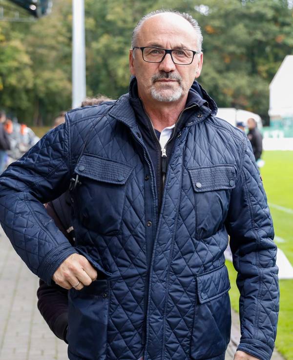 Jürgen Kohler am Sportpark Höhenberg.