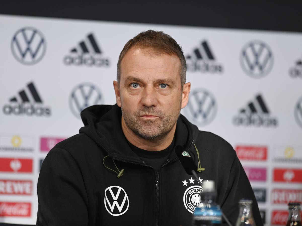 Bundestrainer Hansi Flick gibt eine Pressekonferenz.