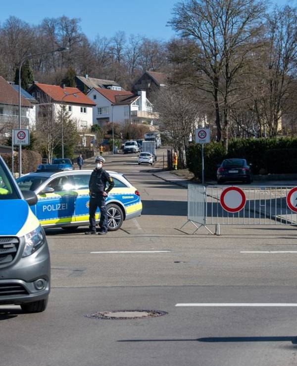Das Foto zeigt einen Polizei-Einsatz in Aalen am 5. März 2022.