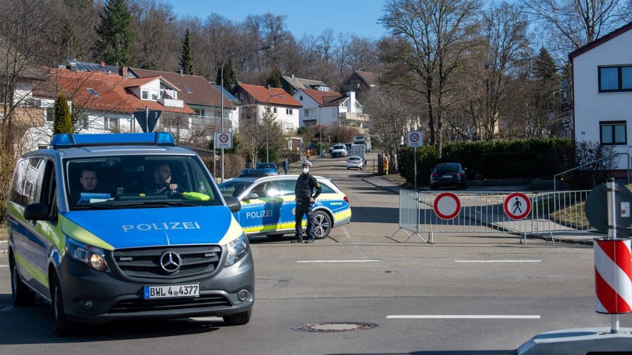 Das Foto zeigt einen Polizei-Einsatz in Aalen am 5. März 2022.