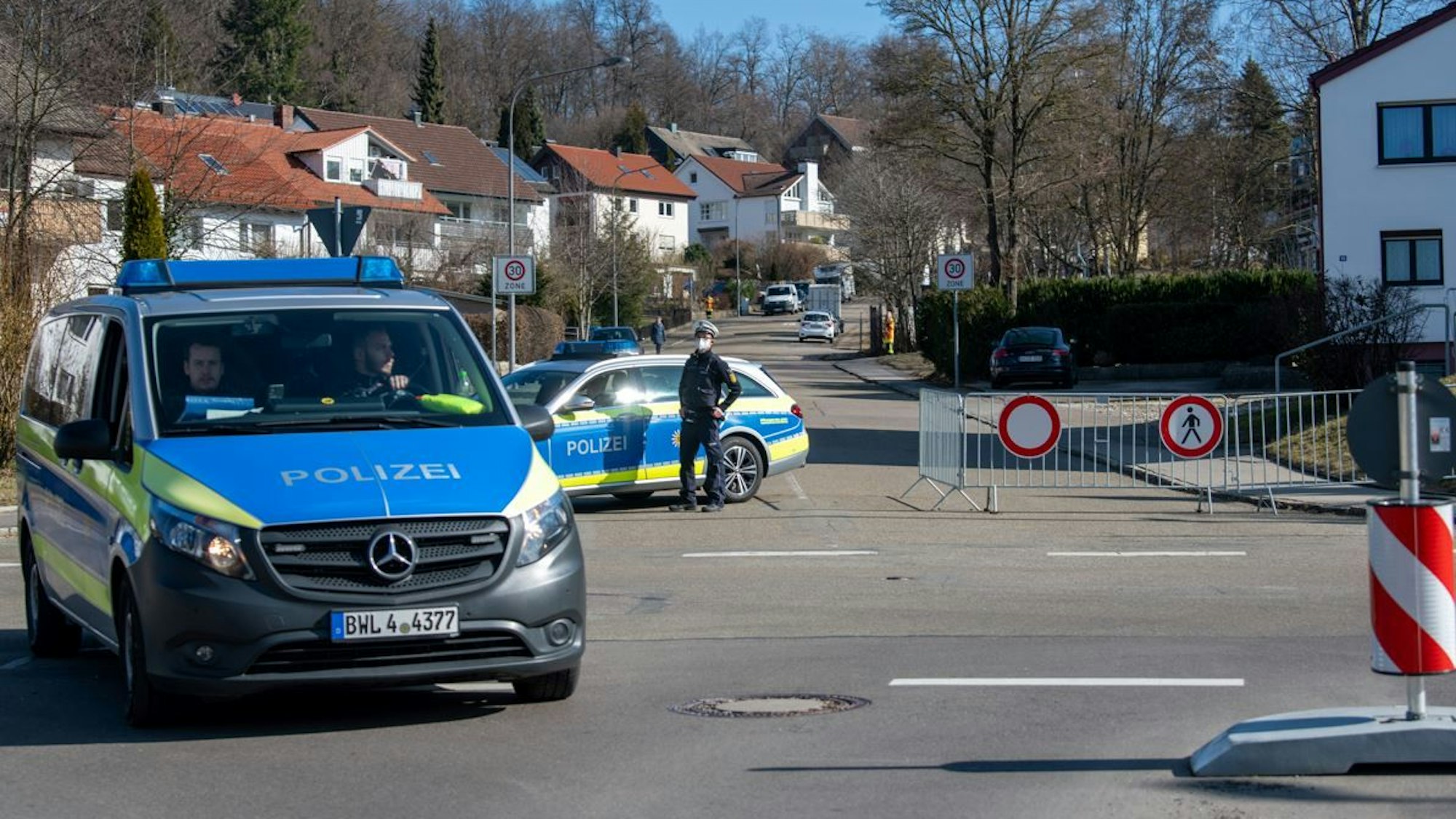 Polizei bei einer Bombenentschärfung in Aalen.