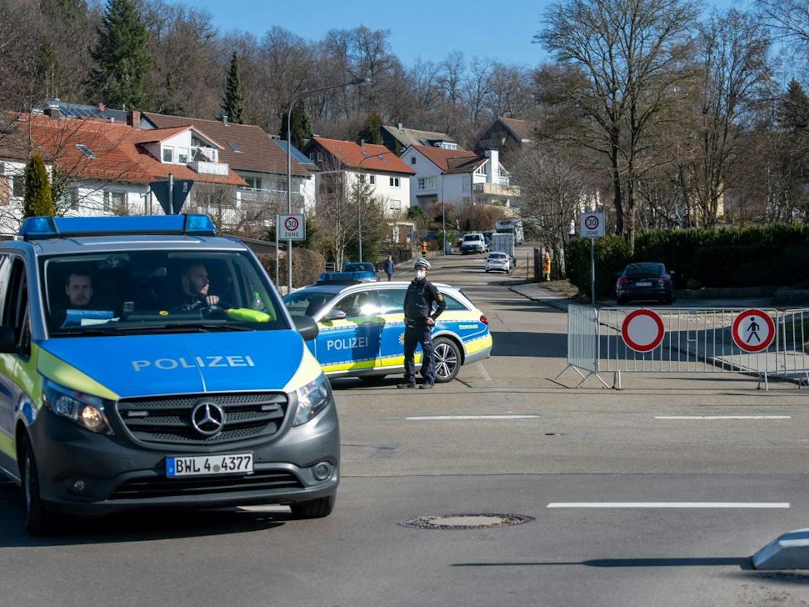 Das Foto zeigt einen Polizei-Einsatz in Aalen am 5. März 2022.