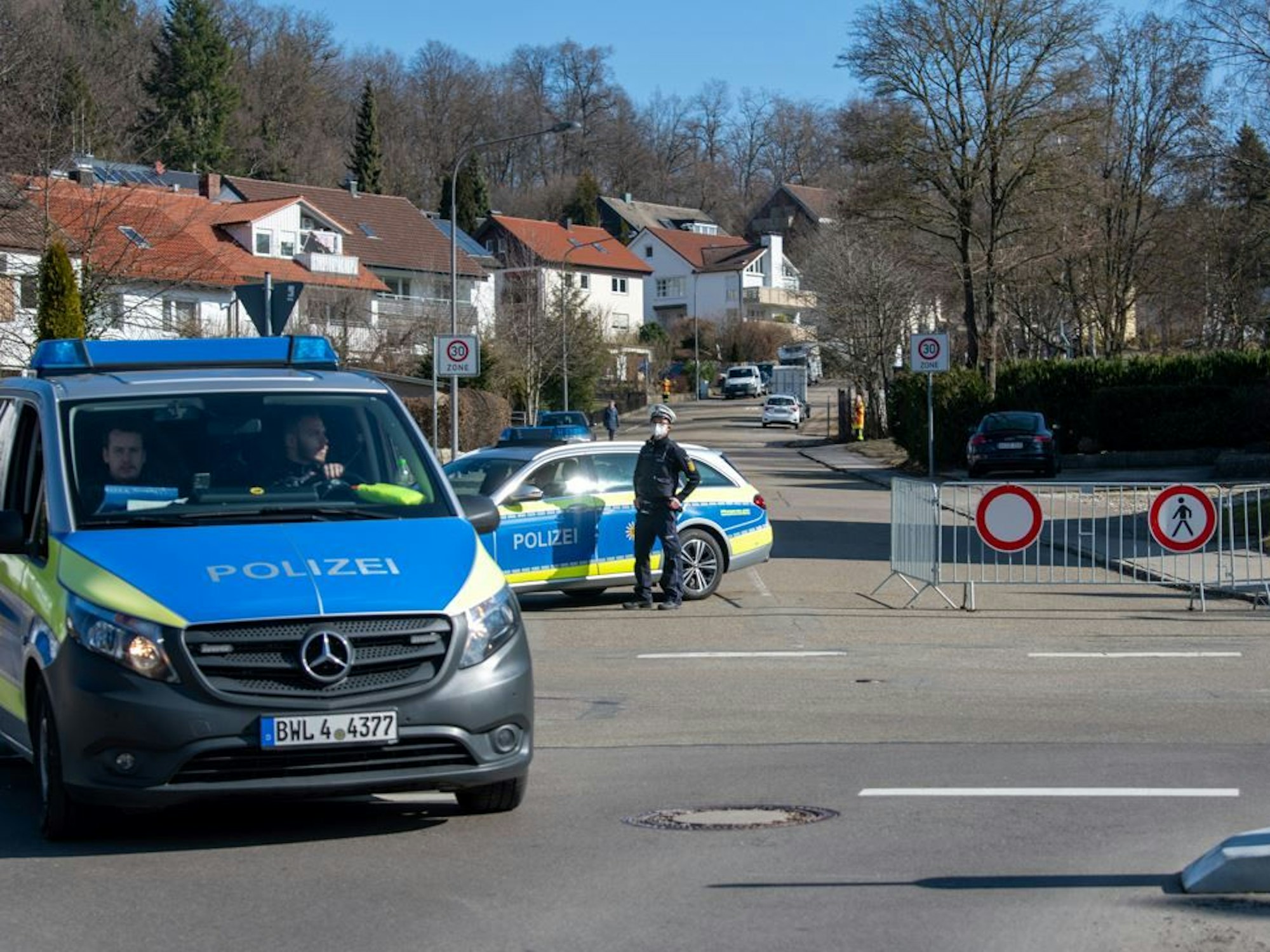 Das Foto zeigt einen Polizei-Einsatz in Aalen am 5. März 2022.