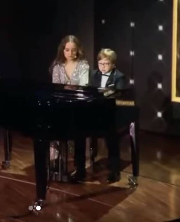 Die Wunderkinder Laetitia und Phillip Hahn in der aktuellen „Goodbye Deutschland“-Folge vom 18. März 2022.