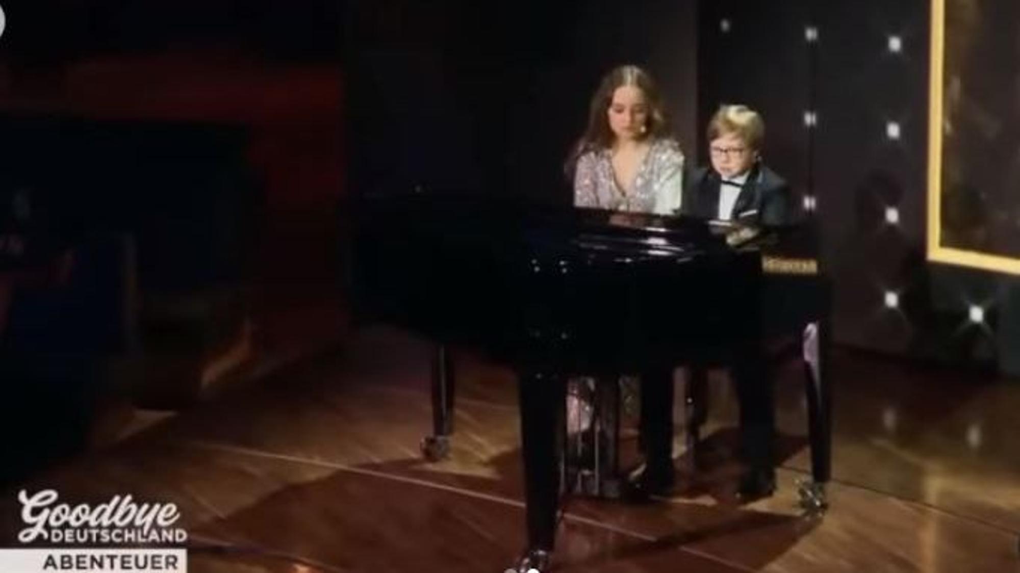 Die Wunderkinder Laetitia und Phillip Hahn in der aktuellen „Goodbye Deutschland“-Folge vom 18. März 2022.