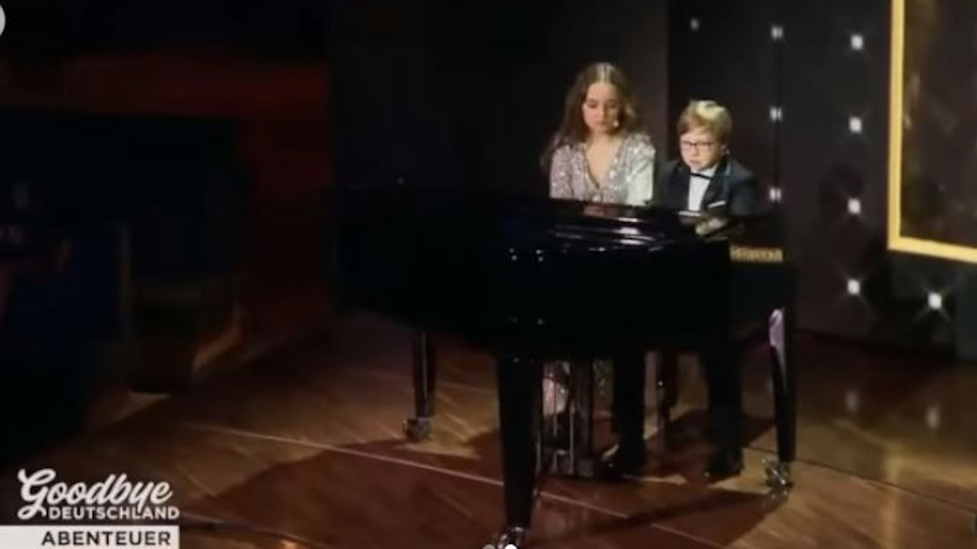 Die Wunderkinder Laetitia und Phillip Hahn in der aktuellen „Goodbye Deutschland“-Folge vom 18. März 2022.