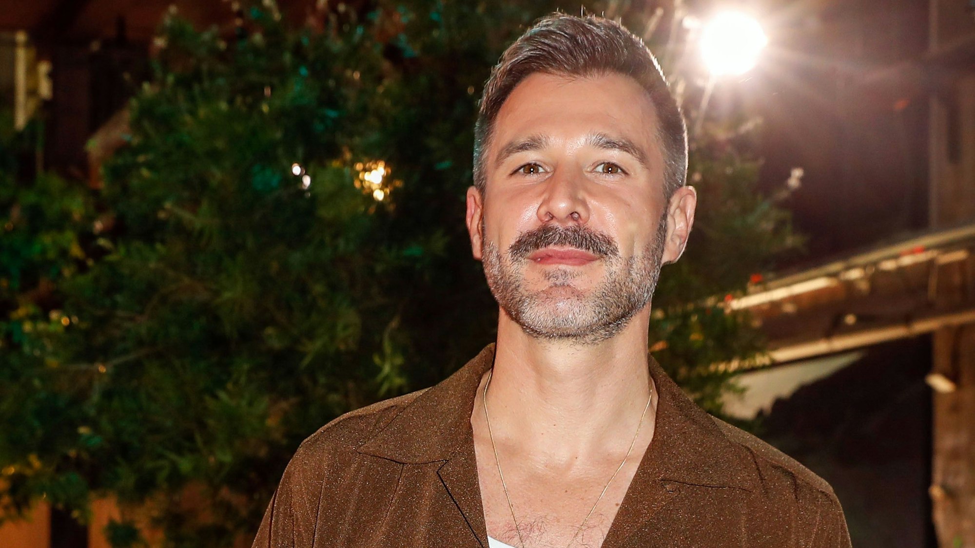 Moderator Jochen Schropp ist frisch verheiratet. Unser Foto zeigt den Ehemann am 15. März in Berlin.